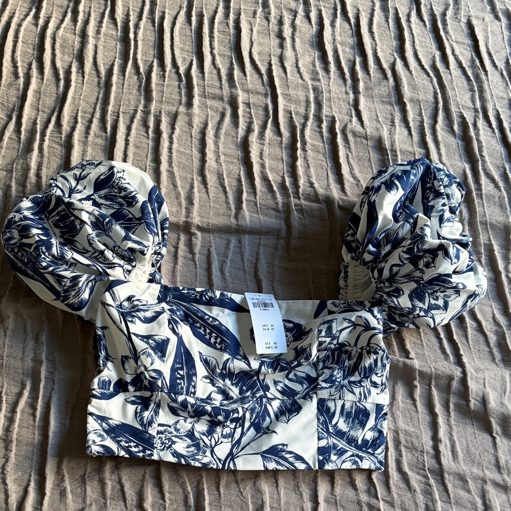 Abercrombie & Fitch Navy Floral Puff Sleeve Crop Top